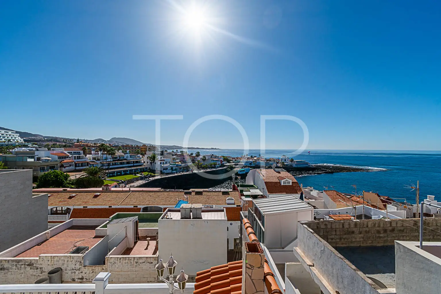 Casa reformada con espectaculares vistas en el centro de La Caleta