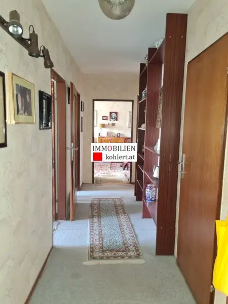 ****GELEGENHEIT, SONNIGE EIGENTUMSWOHNUNG MIT LOGGIA, ALLE NEBENRÄUME, HOHER LIFTSTOCK