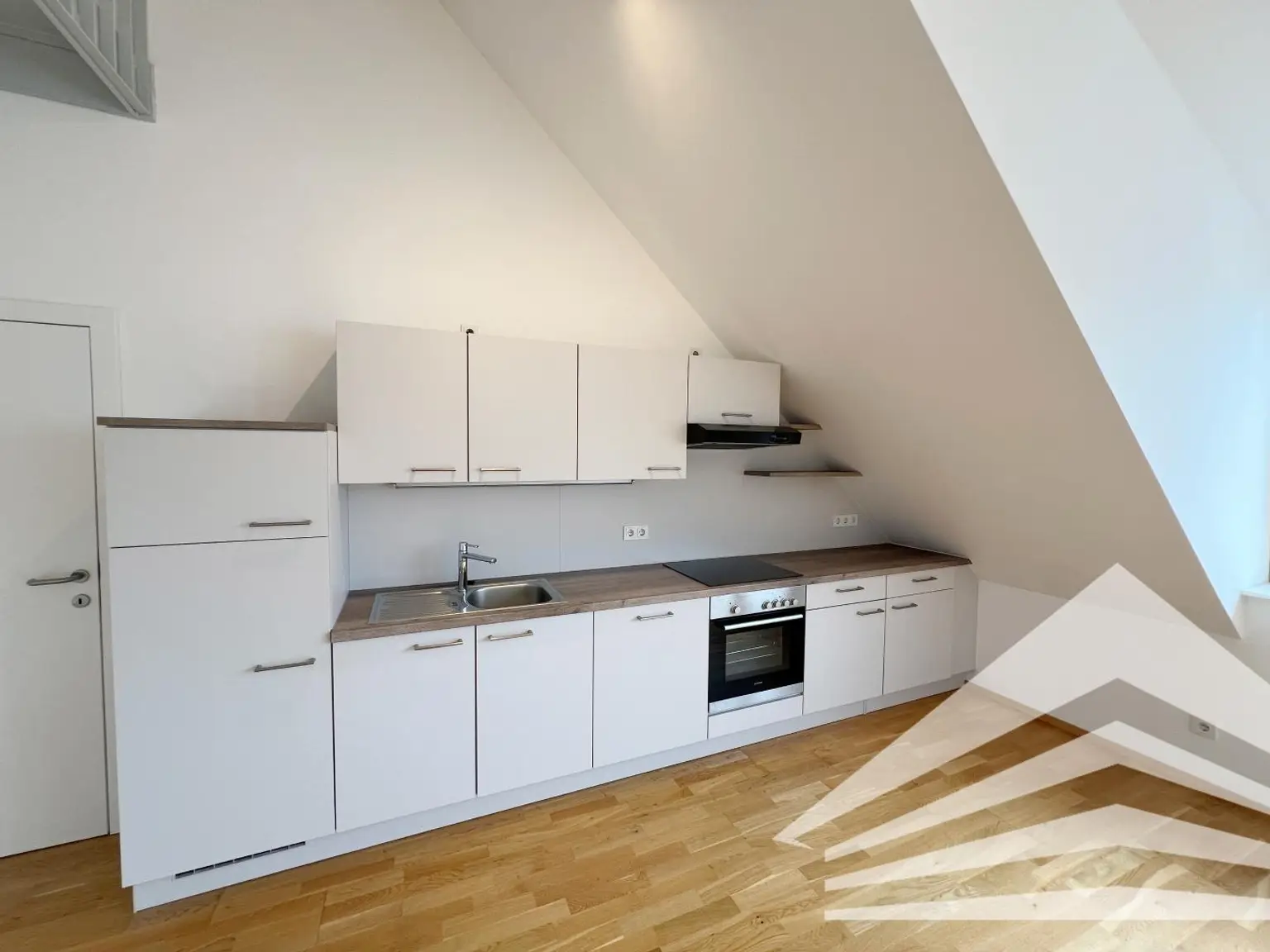 Sensationelle Maisonette-Innenstadtwohnung nahe dem Volksgarten und Musiktheater!