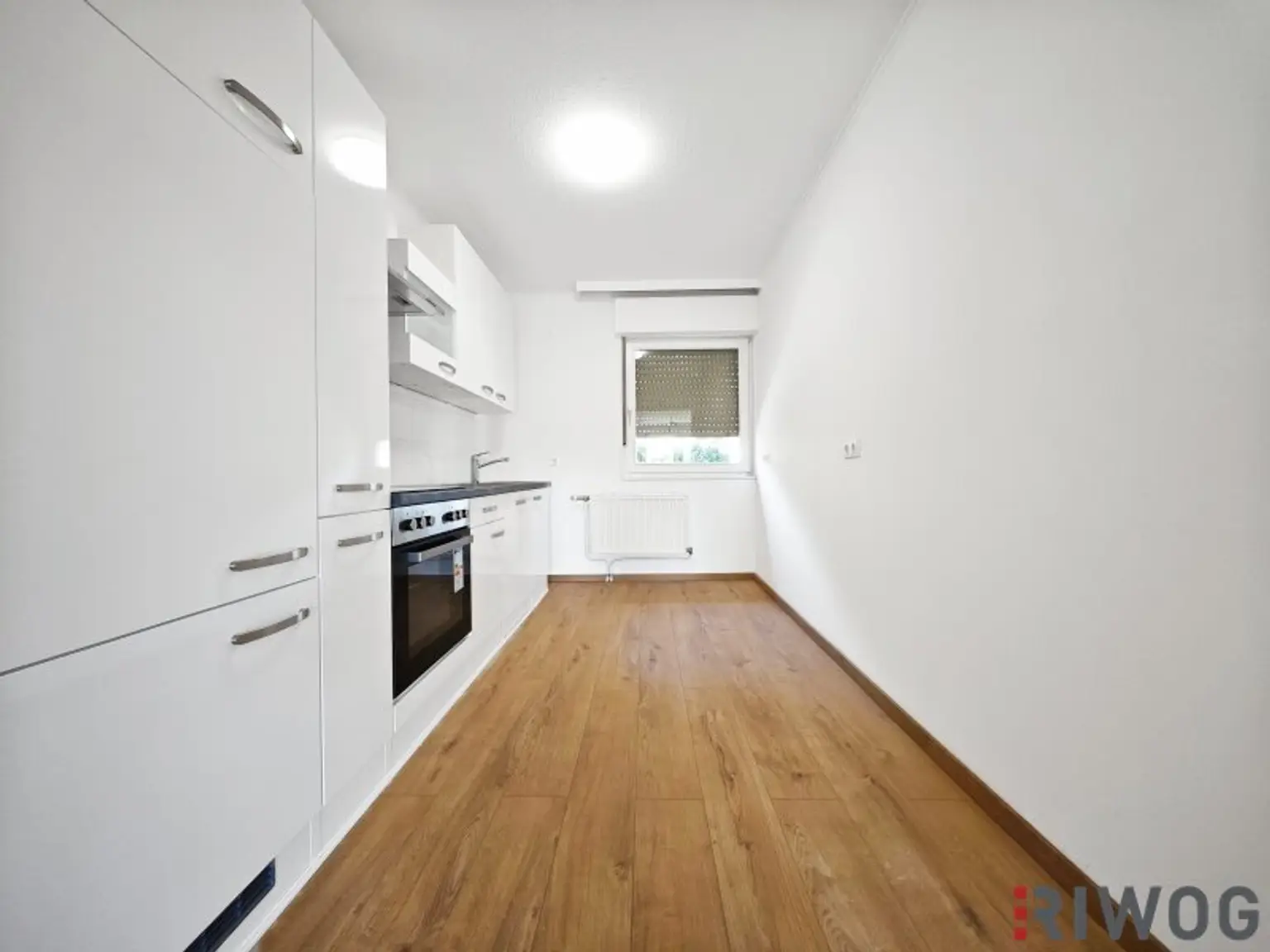 Sonniger Bungalow mit südseitigem Garten inkl. Fernsicht & Pool | neue Einbauküche | Klima | voll unterkellert