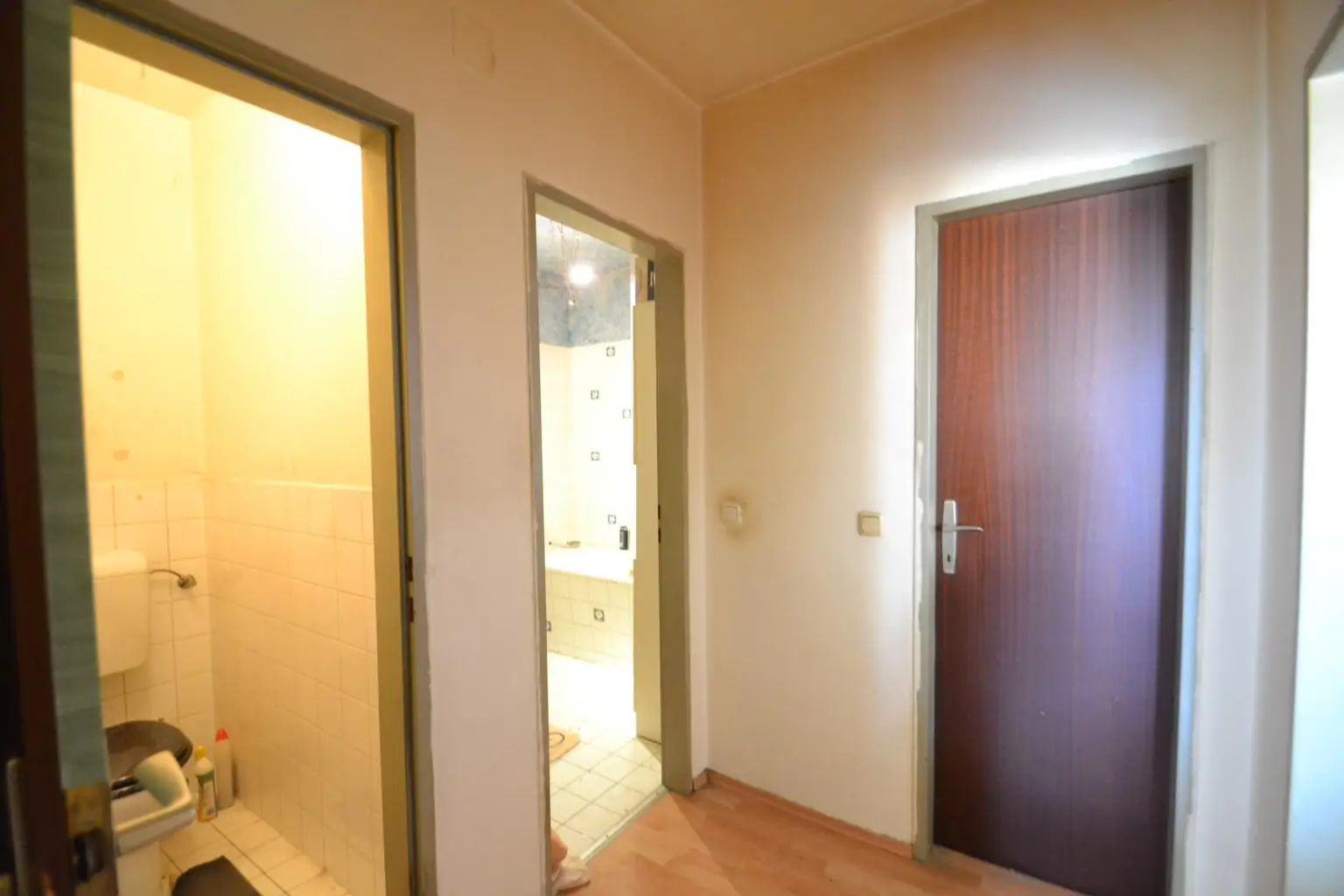 Innenflur-WC-Bad-Abstellraum