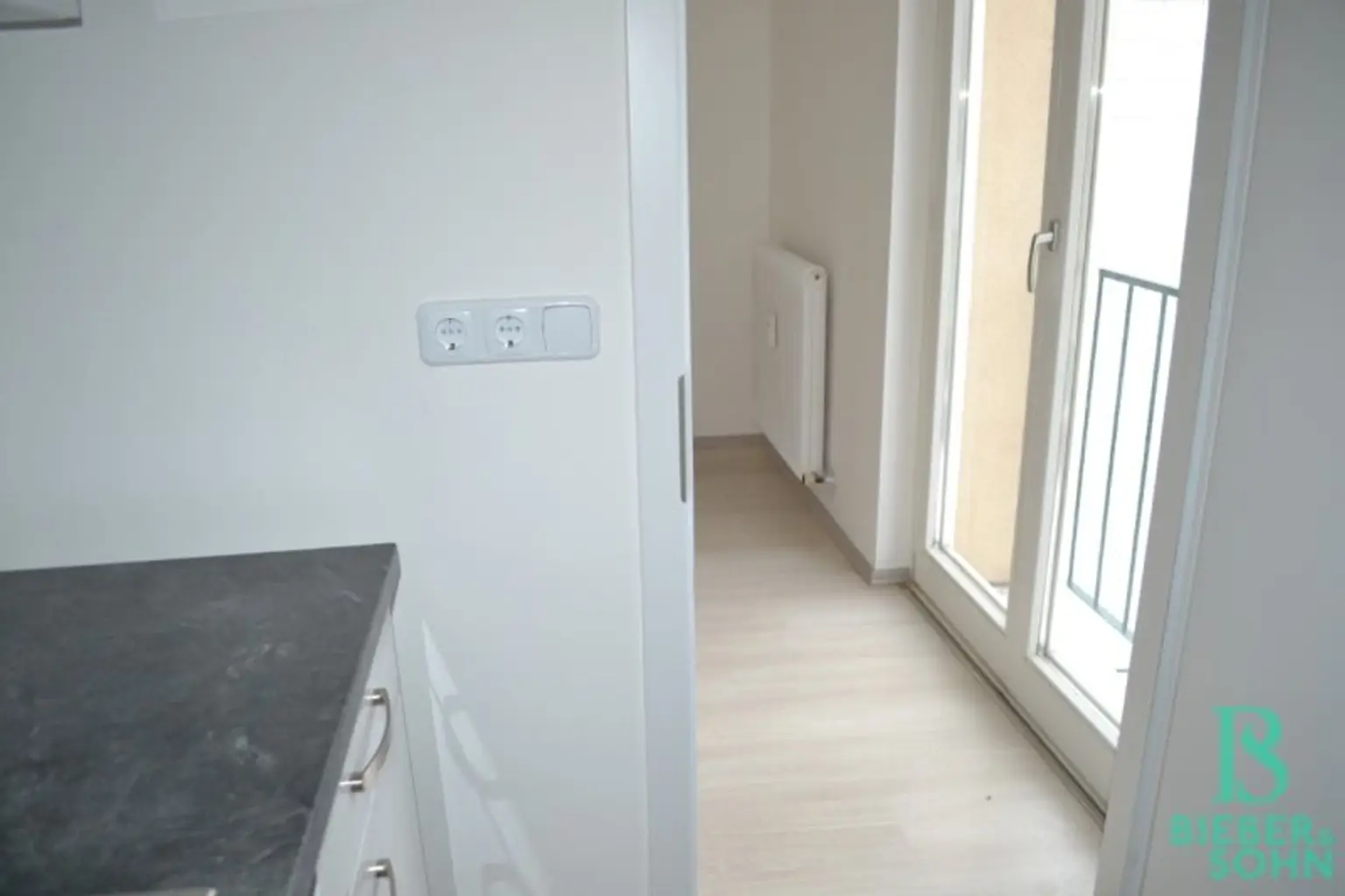 Küche/Blick Wohnraum