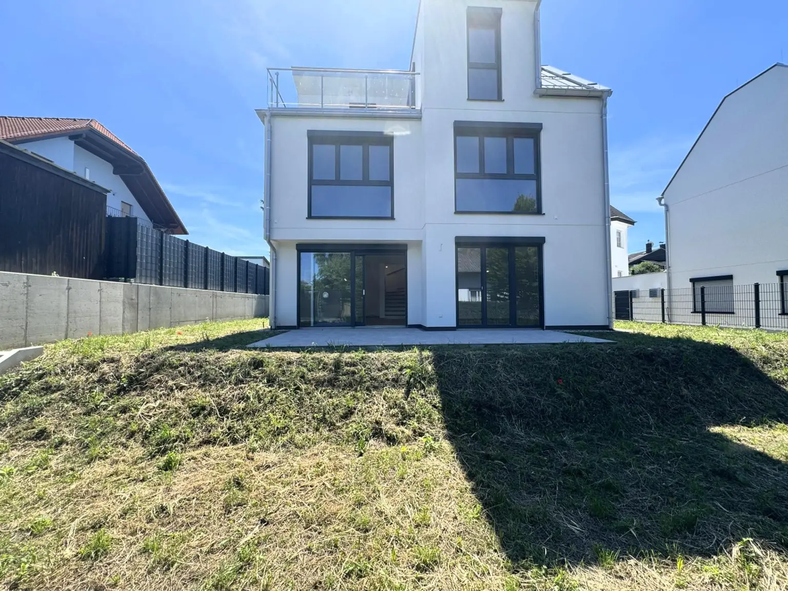 Modernes Einfamilienhaus mit Garage, provisionsfrei für den Käufer // Modern Detached House with Garage, Commission free for the Buyer //
