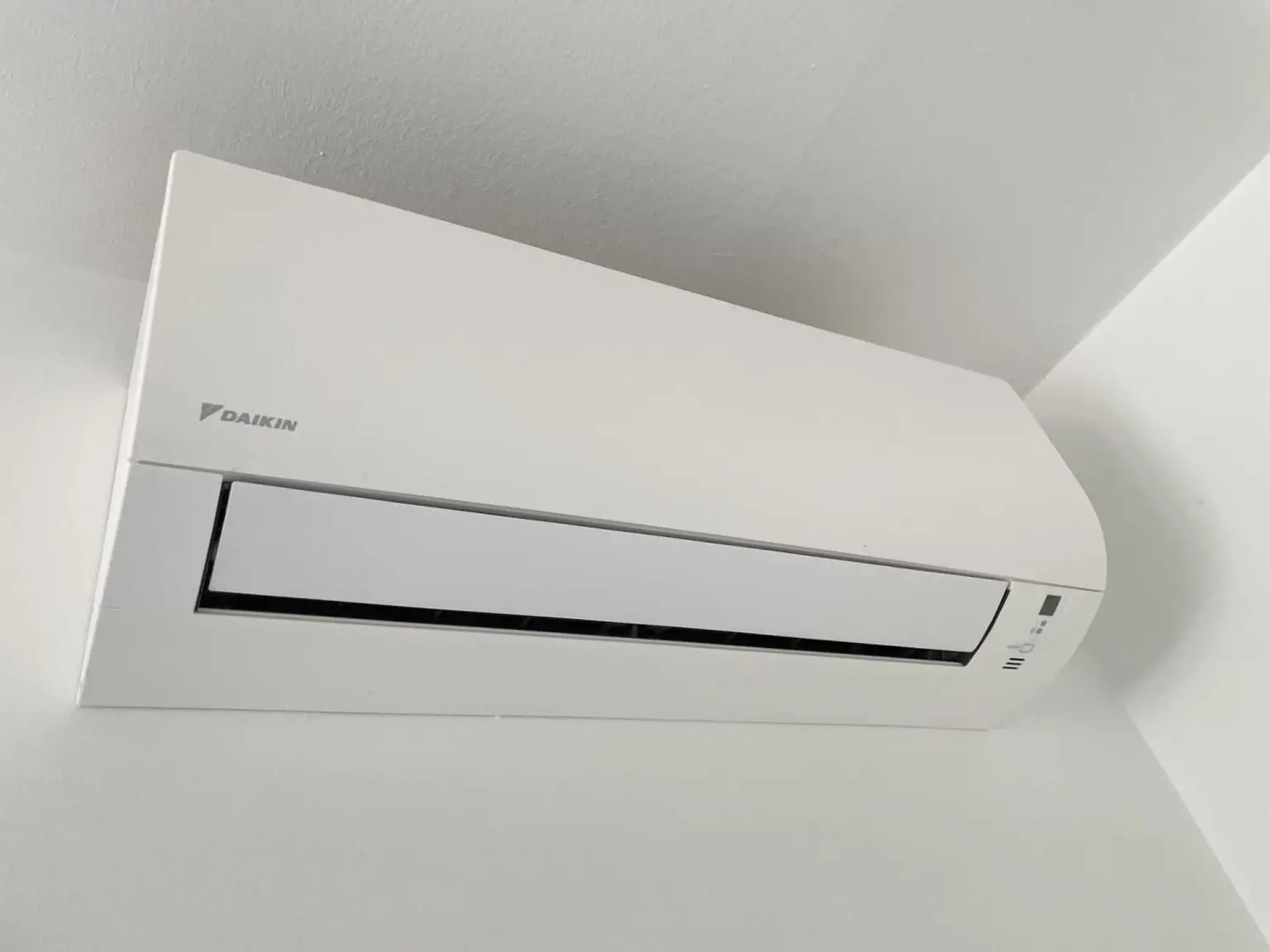 Modern sanierte Dachgeschosswohnung mit hochwertiger Klimaanlage