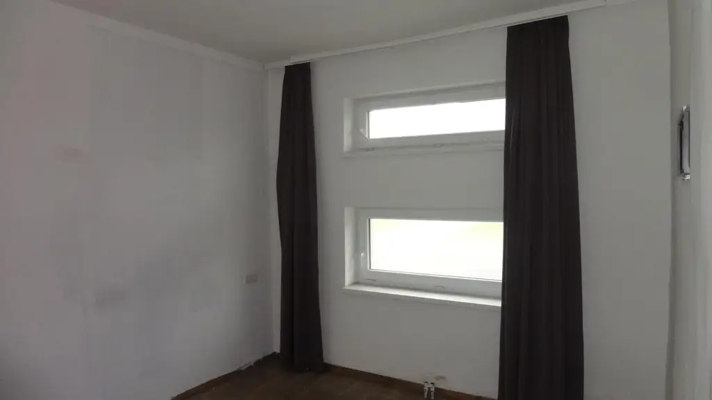 Einfamilienhaus mit Nebengebäude