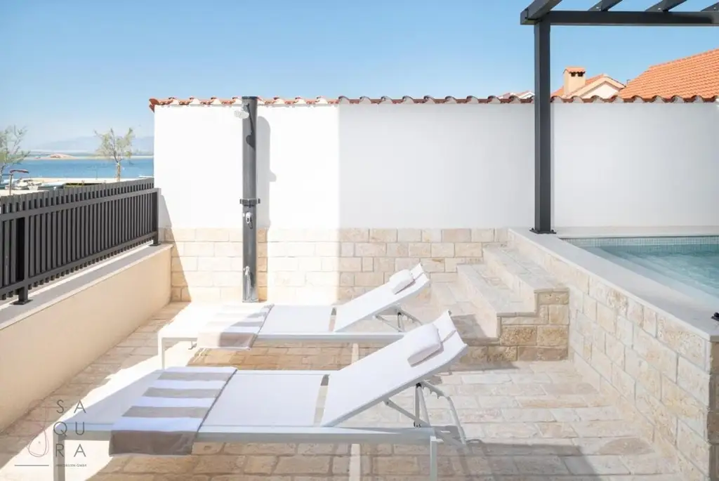 Prime Seafront Villa bei Zadar –Exklusivität am Meer mit Renditepotenzial