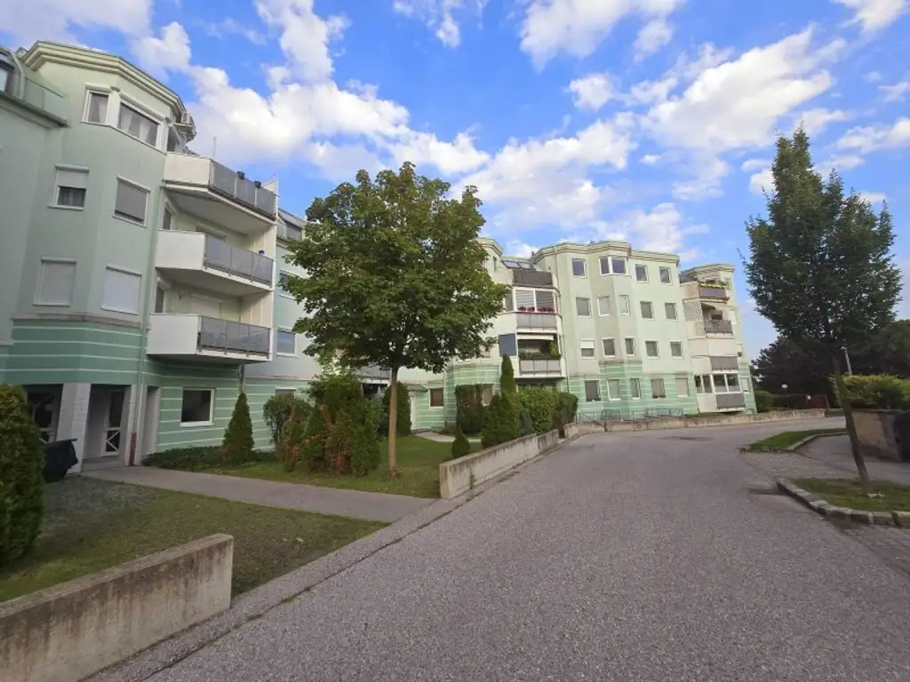 + Traumhafte Fernblickdachterrassenwohnung 80m² +  Dachterrasse 5,62 m² + Klimaanlage, moderne Dan-Küche + 4 lichtdurchflutete Zimmer +  €199.000,-  + Tiefgaragenplatz +