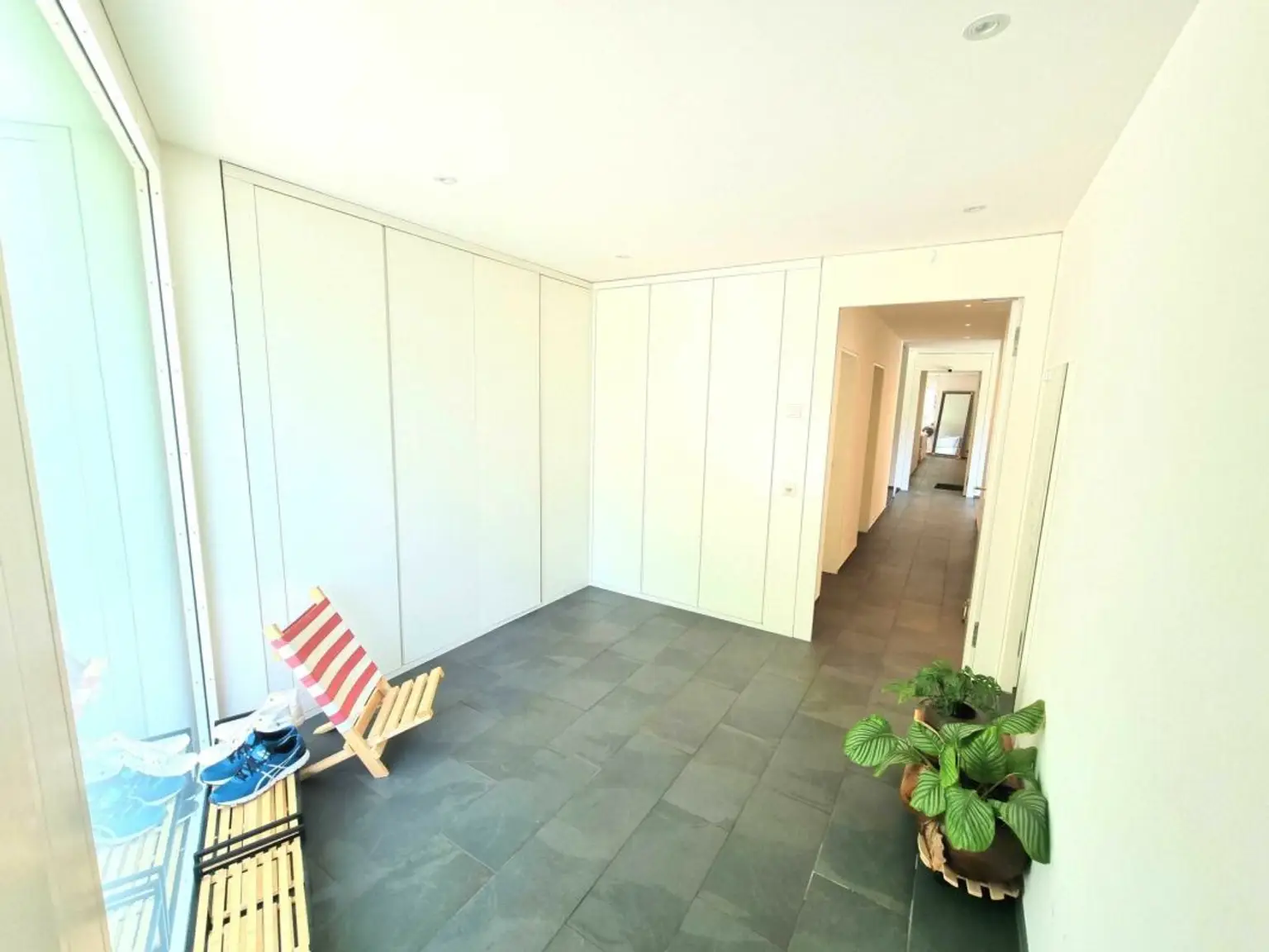 Top moderne Architekten-Villa mit Pool!
