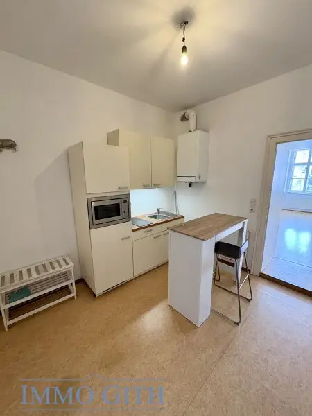 UNBEFRISTETE, GEPFLEGTE 1,5 ZIMMER-WOHNUNG MIT GEMEINSCHAFTSTERRASSE ZU MIETEN!
