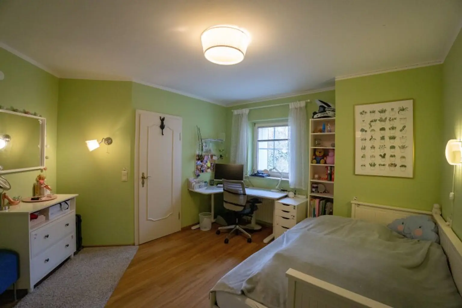 Zimmer Richtung Schrankraum