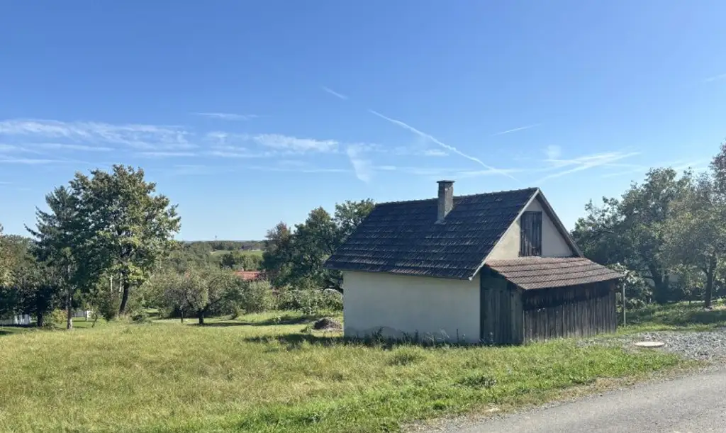 - DER SONNE ENTGEGEN - Kellerstöckl mit entzückendem Grundstück am Stremer Berg !!