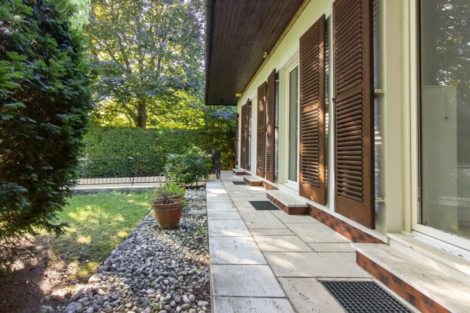 Familienheim mit Privatsphäre - Elegantes Wohnen in Harmonie mit der Natur