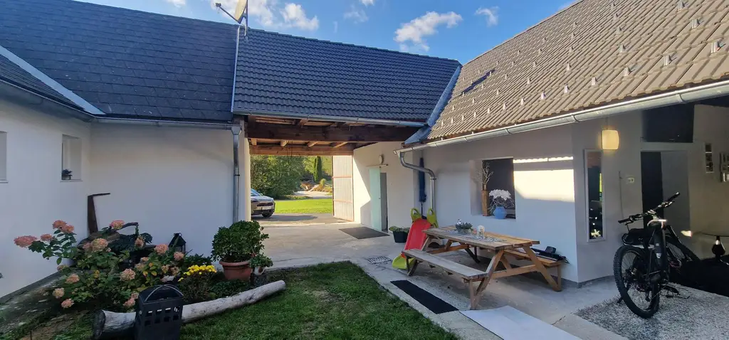 Gepflegter Vierkanthof mit Nebengebäude und eigenem Wald im idyllischen Südburgenland
