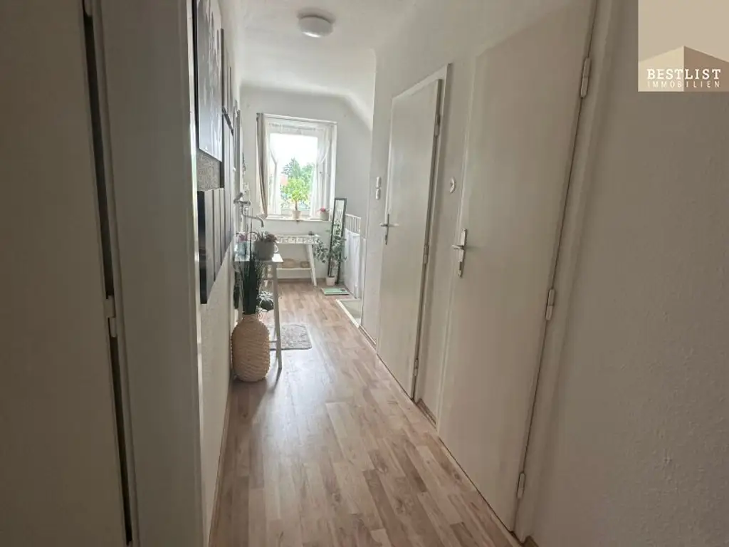 Einfamilienhaus mit Zubau - Tiefgarage und Garten