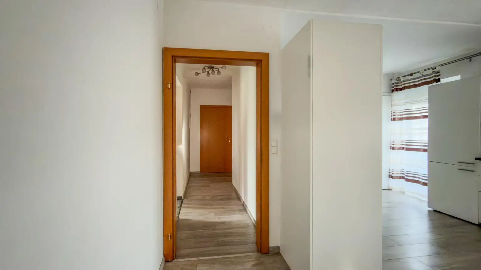 Modernisierte Erdgeschosswohnung mit zwei Balkonen, Gartenmitnutzung & durchdachtem Grundriss