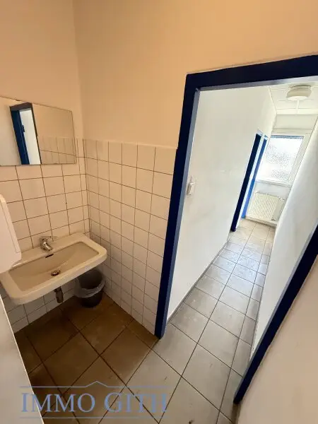 950 m² Lager + 355 m² Büro in 1230 Wien (Talpagasse) zu mieten! – Top-Anbindung, videoüberwacht, flexibel nutzbar