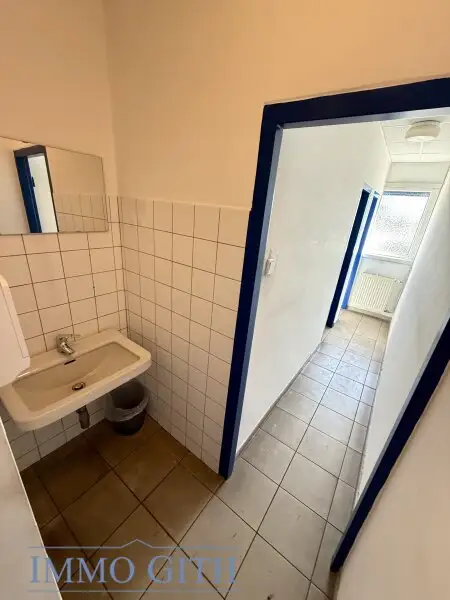 950 m² Lager + 355 m² Büro in 1230 Wien (Talpagasse) zu mieten! – Top-Anbindung, videoüberwacht, flexibel nutzbar
