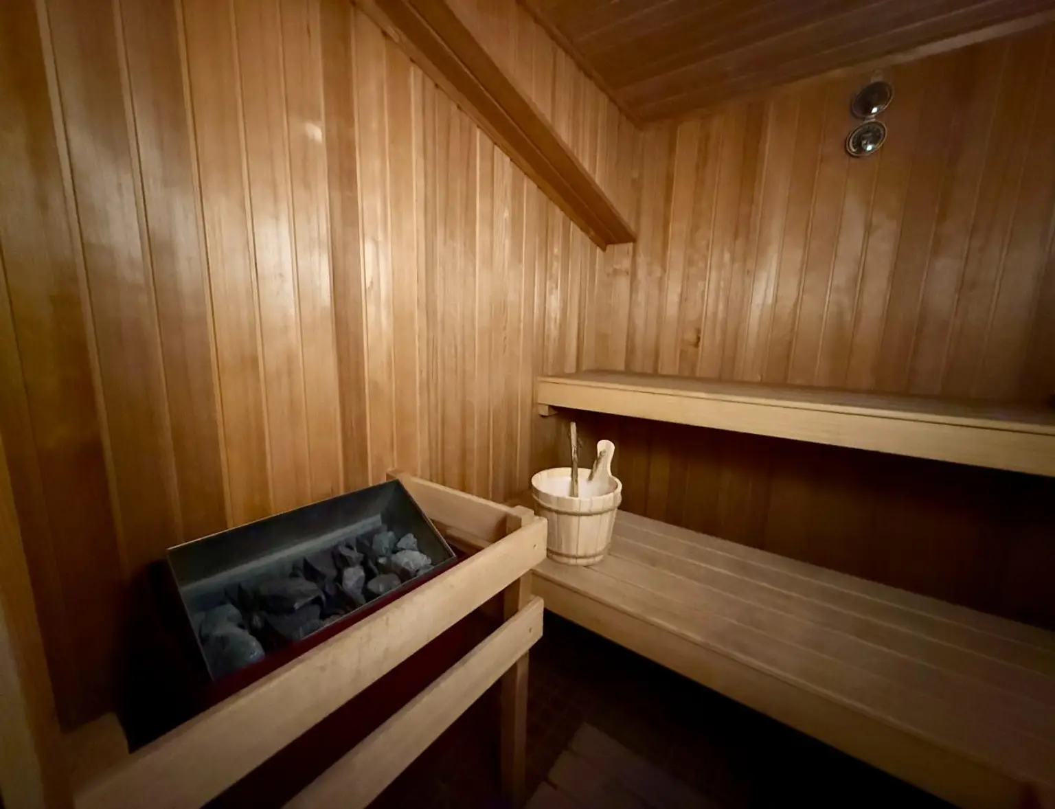 Stilvolles Einfamilienhaus mit Indoor-Pool, Sauna & Garten