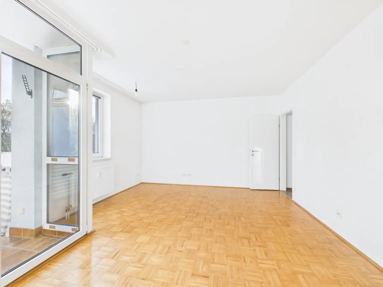 CAM04191G0-PR0077-STILL016