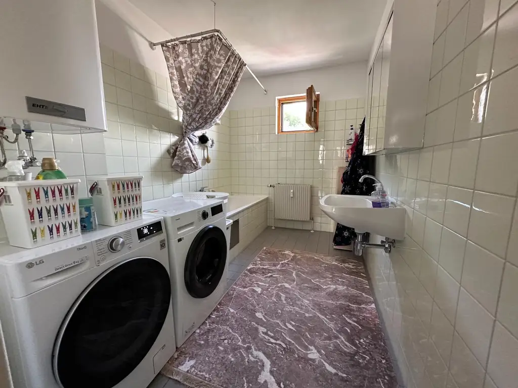 Große, gepflegte Eigentumswohnung mit Balkon und praktischer Raumaufteilung! Ideal für Familien!
