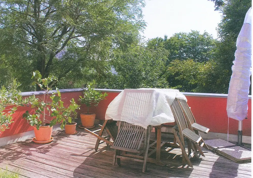 ab 1.1.2026 - Top Lage Mariagrün: 4 Zimmer, Küche, große Terrasse, ruhe Lage, ein Tiefgaragenplatz kann optional angemietet werden.