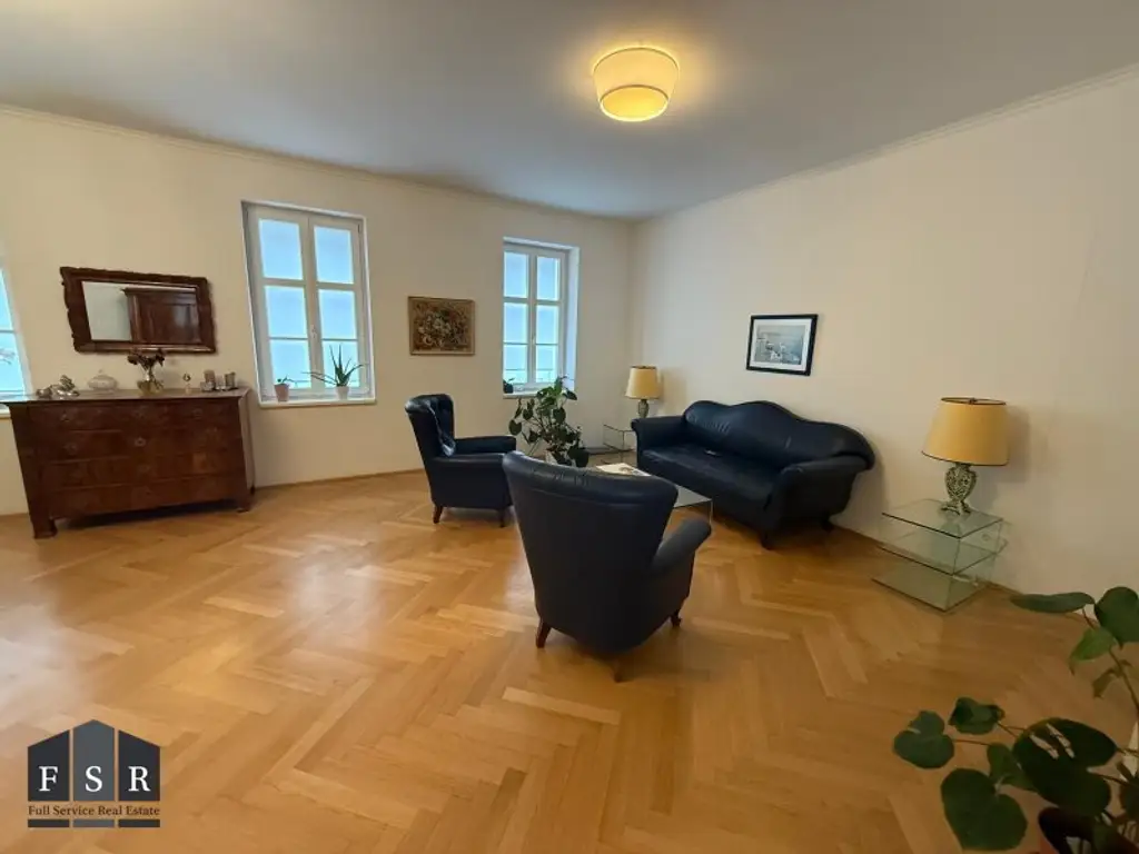 Alles da - Moderne und elegante Altbauwohnung mit Balkon in bester Lage + 1x Garagenplatz und Einbauküche im Preis inkludiert