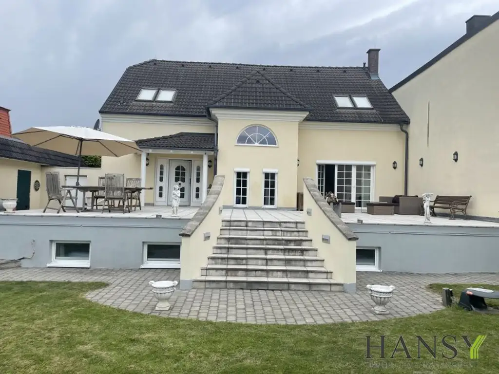 Traum Stilvilla in Tribuswinkel: Modernisiert mit Garten, Garage & 5 Zimmern!