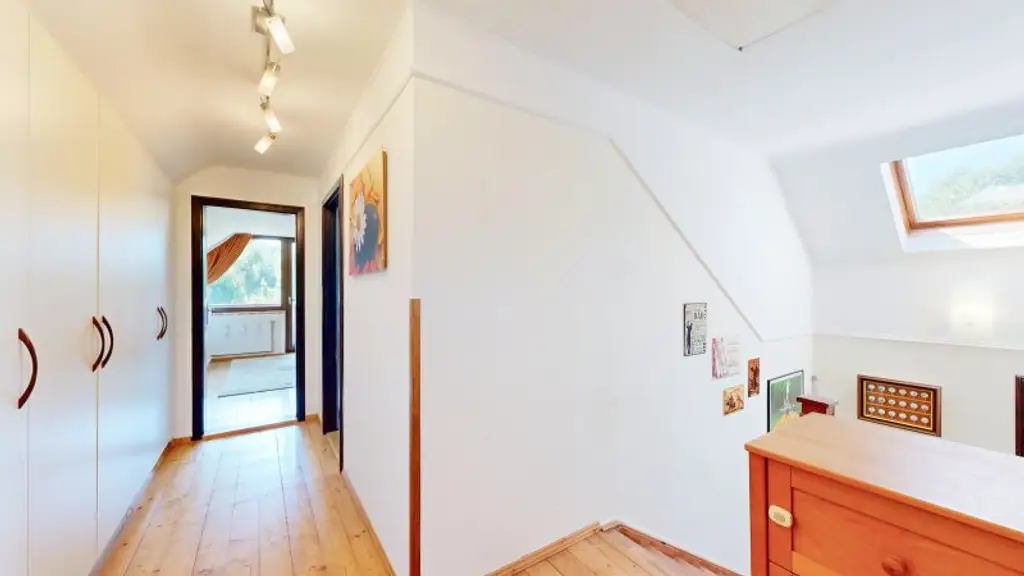 Entzückendes Einfamilienhaus mit großem Garten | 4 Zimmer | Terrasse und Balkon | Kamin
