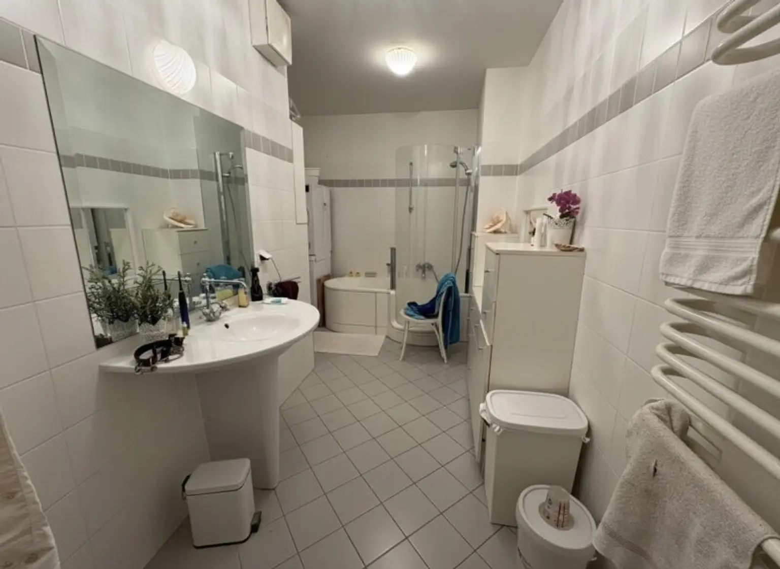 Wohnglück mit Garten & Pool – Charmante 5-Zimmer Wohnung in Ruhelage