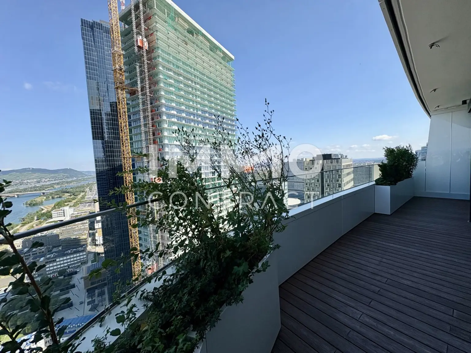 DANUBEFLATS: Stephansdom, Kahlenberg, Neue Donau - alles im Blick! Gym, Pool, Spa, Lounges, Doorman