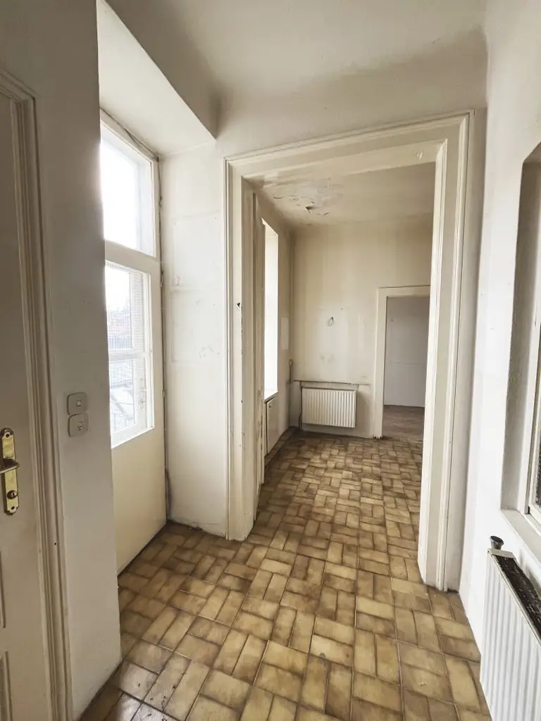 Bandgasse / Sanierungsbedürftige 2 Zimmer Wohnung
Dachgeschoß / Charmanter Altbau