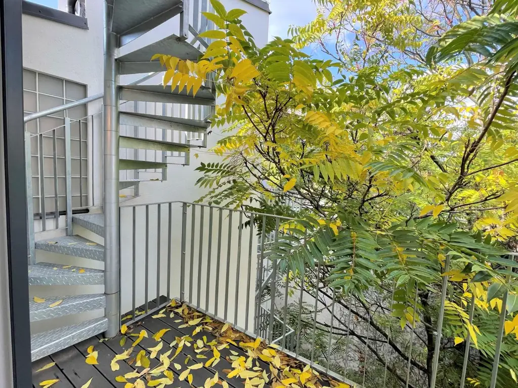 DACHGESCHOSS-Traum in Döbling: 3 Zimmer, sehr große Dachterrasse mit Ausblick, Balkon, 2 Loggien, Klimaanlage, Lift, Top-Ausstattung