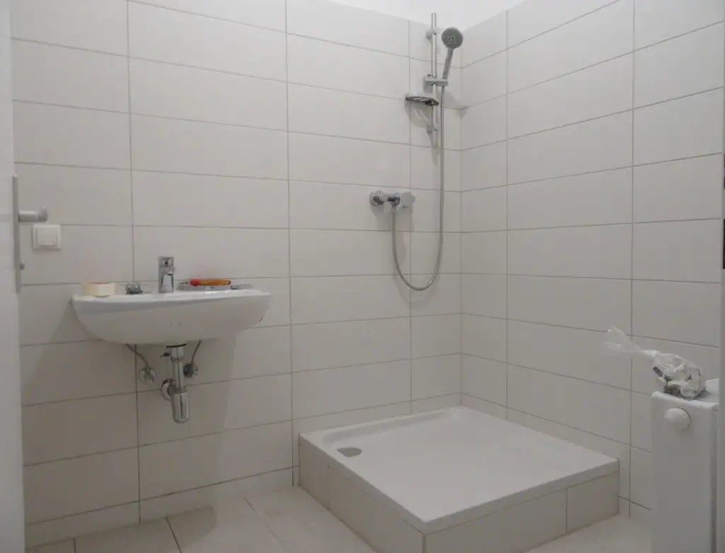NÄHE LEOPOLDAUER PLATZ – NEU RENOVIERTES 2-ZIMMER APARTMENT MIT BALKON