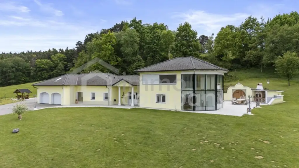 Modernes Wohnparadies in Alleinlage mit Gästehaus, Halle, Weinkeller & mehr – ca. 62.000 m² Grundstück - davon ca. 10.000 m² Bauland!!