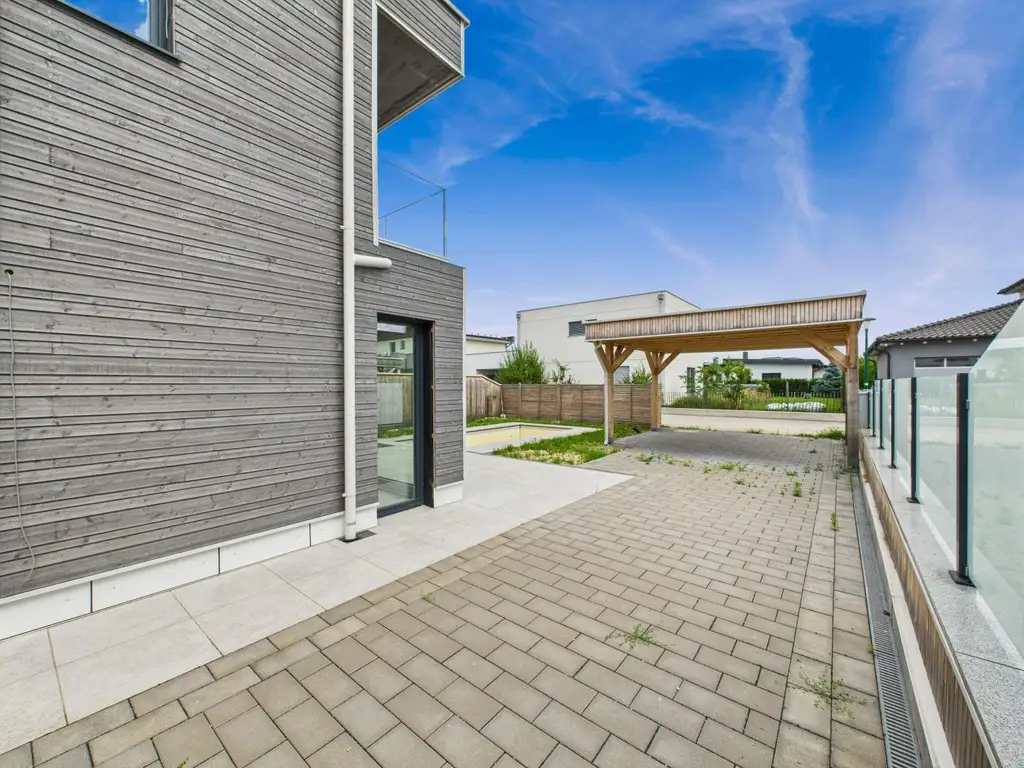 Modernes Wohnen auf höchstem Niveau: Erstbezug mit Smart Home, Salzwasserpool & 149 m² Wohnfläche in Wels-West