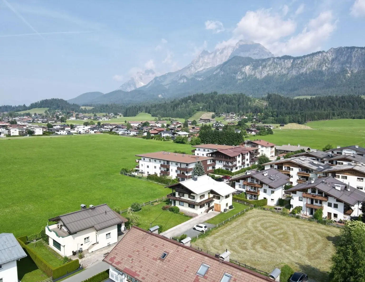 Großer, in ruhiger Grünlage befindlicher Baugrund mit Altbestand