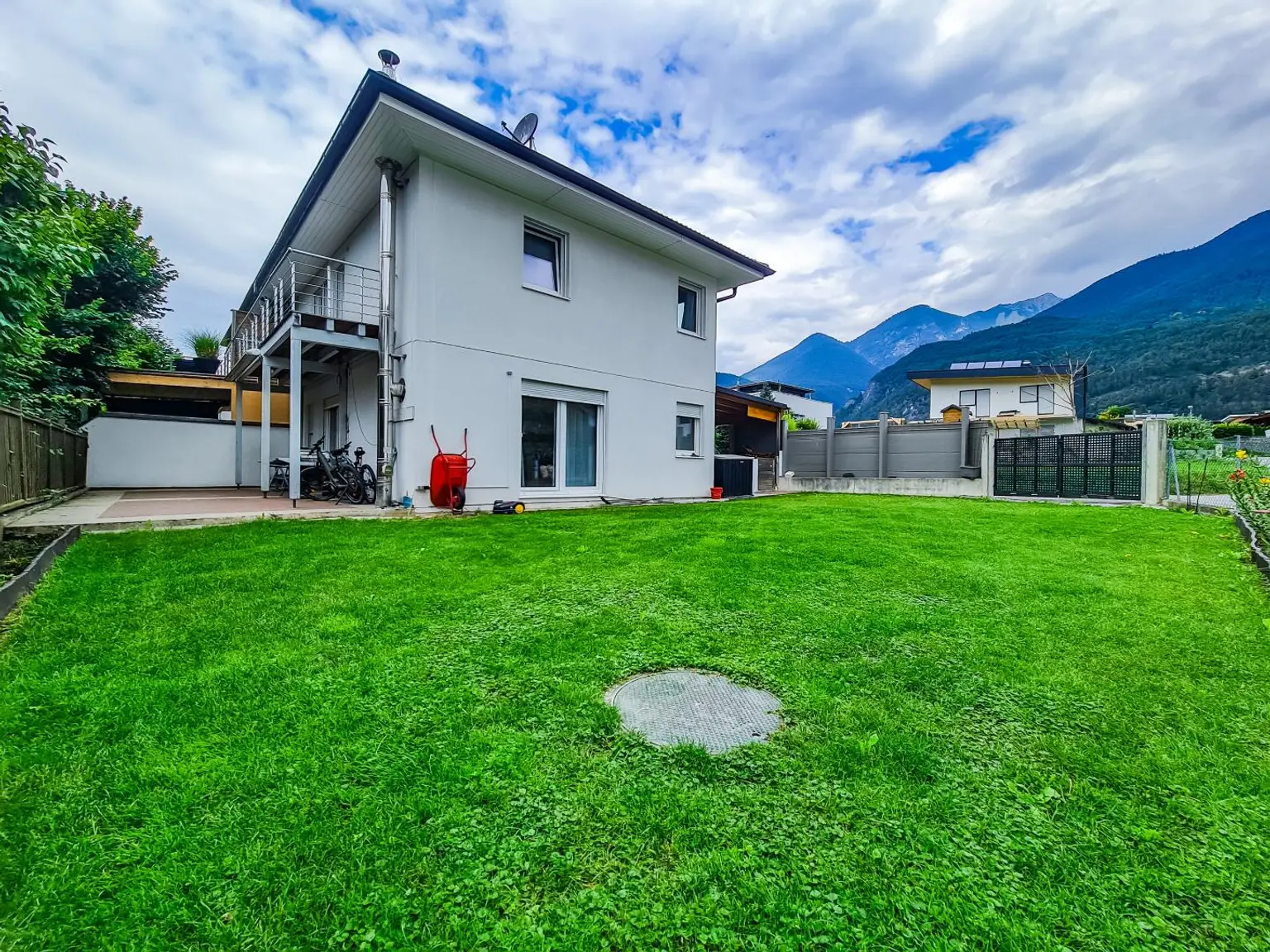 Stilvolles Haus mit großem Garten, Sauna und Traumlage!