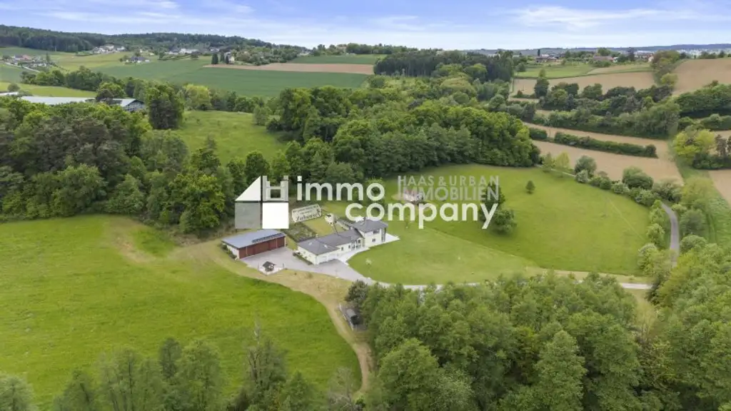 Modernes Wohnparadies in Alleinlage mit Gästehaus, Halle, Weinkeller & mehr – ca. 62.000 m² Grundstück - davon ca. 10.000 m² Bauland!!