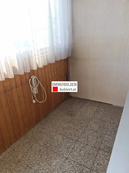 ****GELEGENHEIT, SONNIGE EIGENTUMSWOHNUNG MIT LOGGIA, ALLE NEBENRÄUME, HOHER LIFTSTOCK