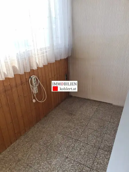 ****GELEGENHEIT, SONNIGE EIGENTUMSWOHNUNG MIT LOGGIA, ALLE NEBENRÄUME, HOHER LIFTSTOCK