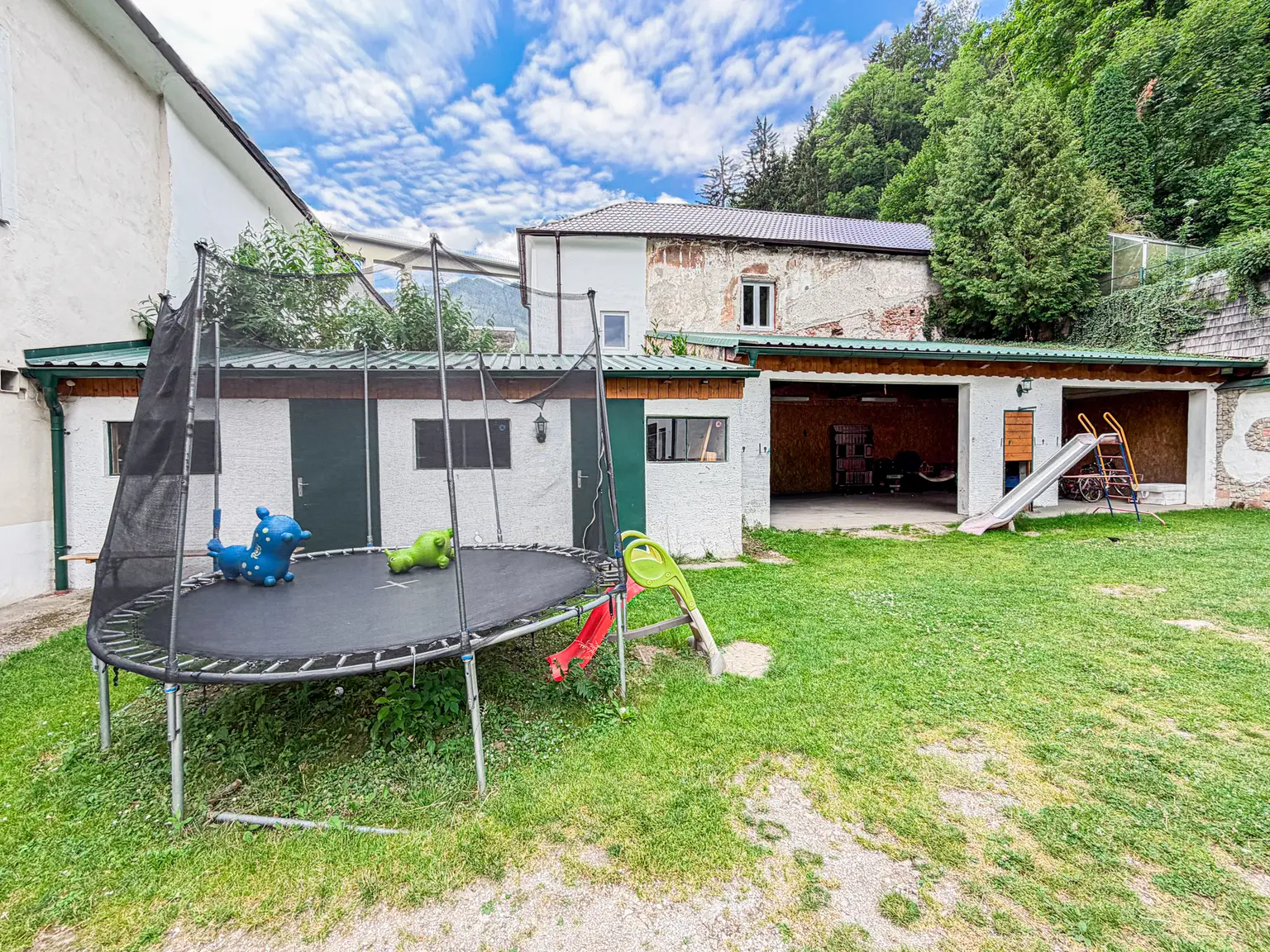 Mehrfamilienhaus mit 5 Wohneinheiten zu verkaufen!