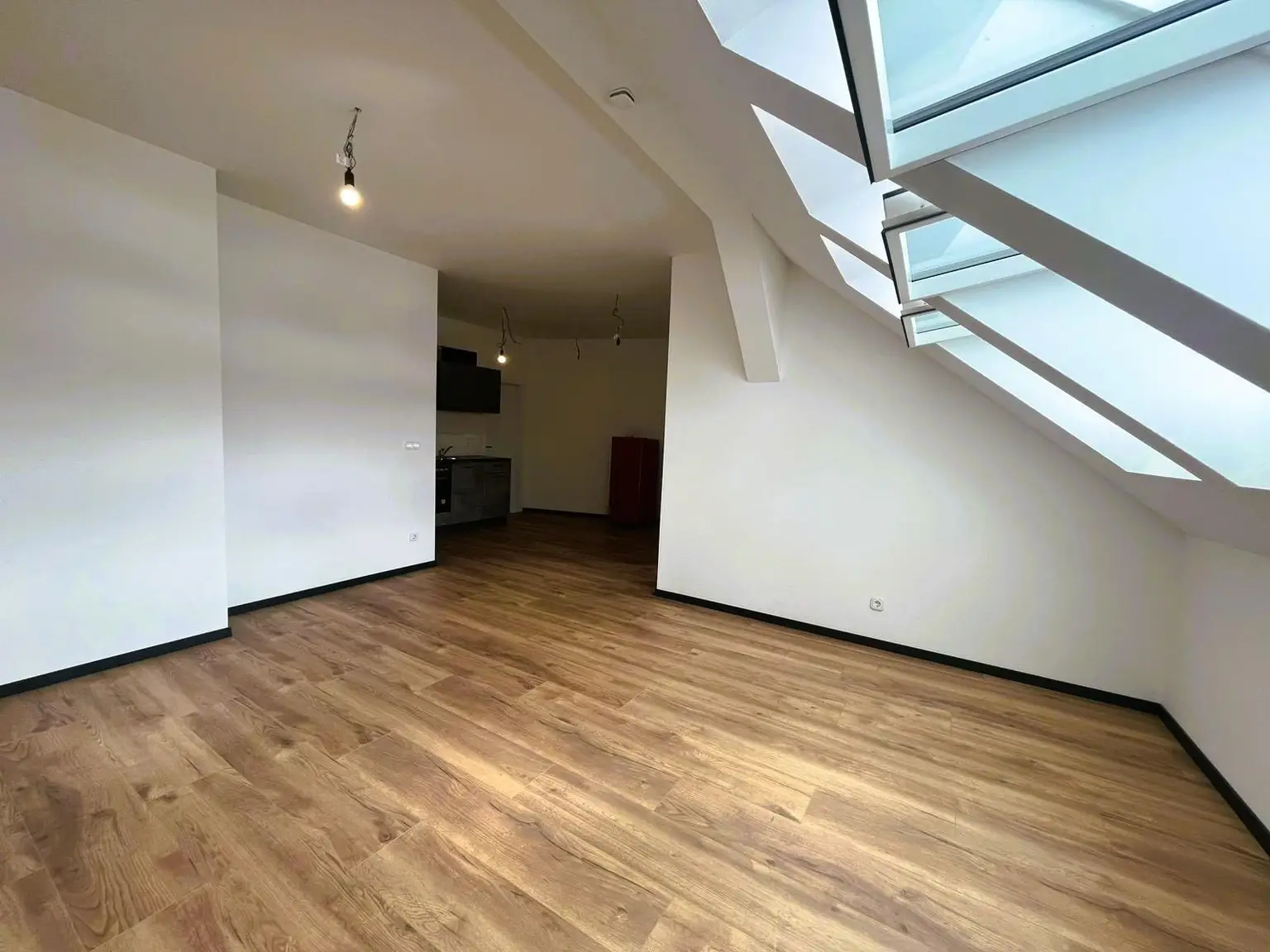 Alles neu! Hübsche Mietwohnung im Dachgeschoß!