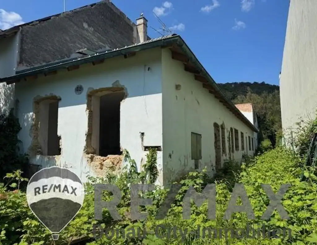 "Grundstück mit erhaltungswürdigem Gebäude!"