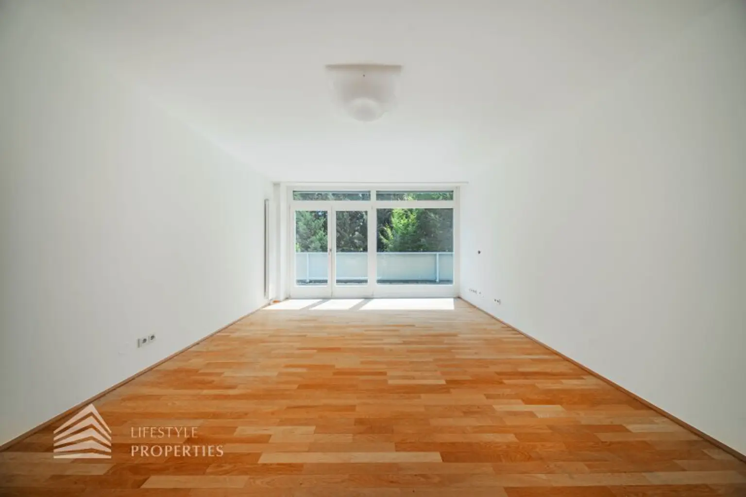 Wunderschöne 4 - Zimmer Wohnung mit Terrasse und 2 Balkonen