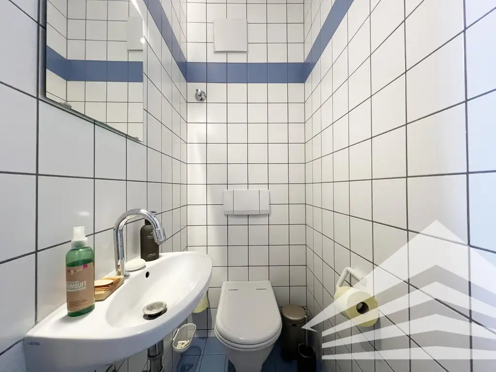 Gut aufgeteilte 3-Zimmer Wohnung mit Innenhof-Loggia und Küche!