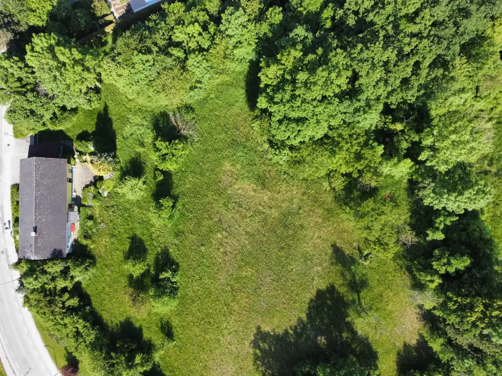 Traumhaftes Grundstück mit atemberaubendem Fernblick und charmanten Einfamilienhaus