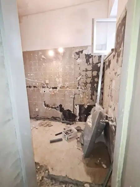 SEEGASSE, ERSTBEZUG, unbefristete 73 m2 Altbau, Wohnküche, 2 Zimmer, Duschbad, Parketten, Hofruhelage, U4-Nähe