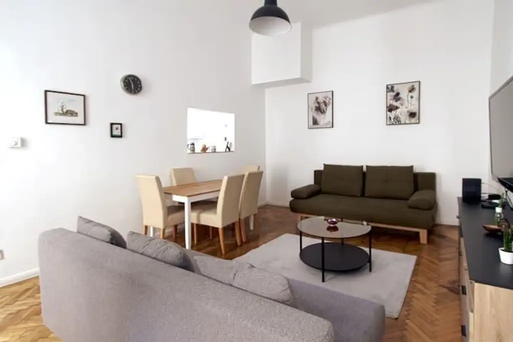 "Ruhige 2-Zimmer Altbau-Wohnung"