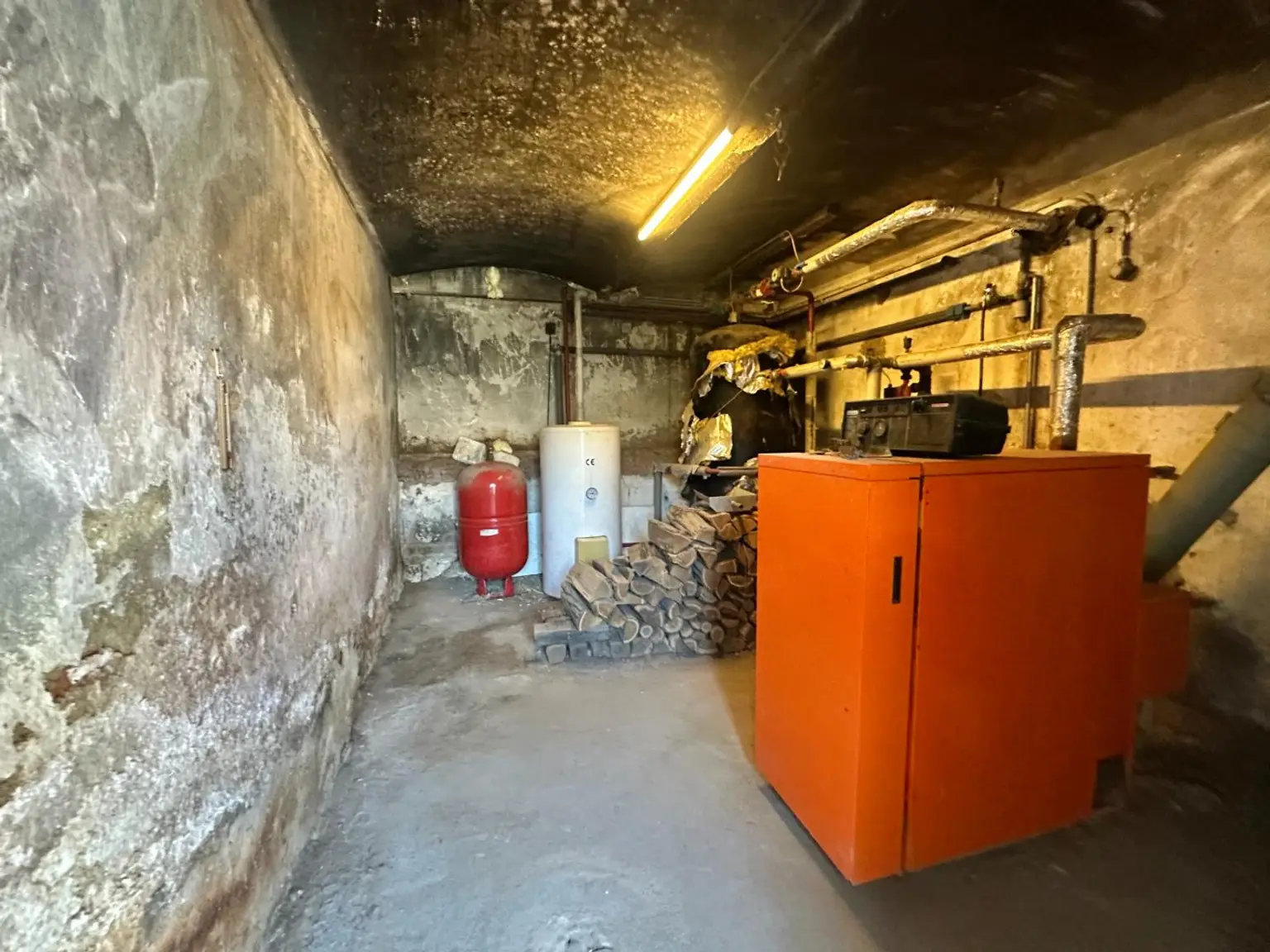 Ländliches Paradies - Sanierungsbedürftiges Landhaus auf großem Grundstück!
