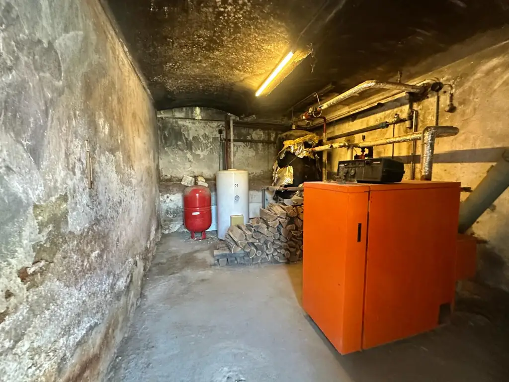 Ländliches Paradies - Sanierungsbedürftiges Landhaus auf großem Grundstück!